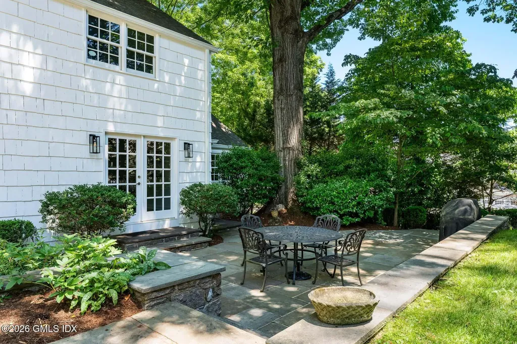 18 Owenoke Way Riverside CT 06878