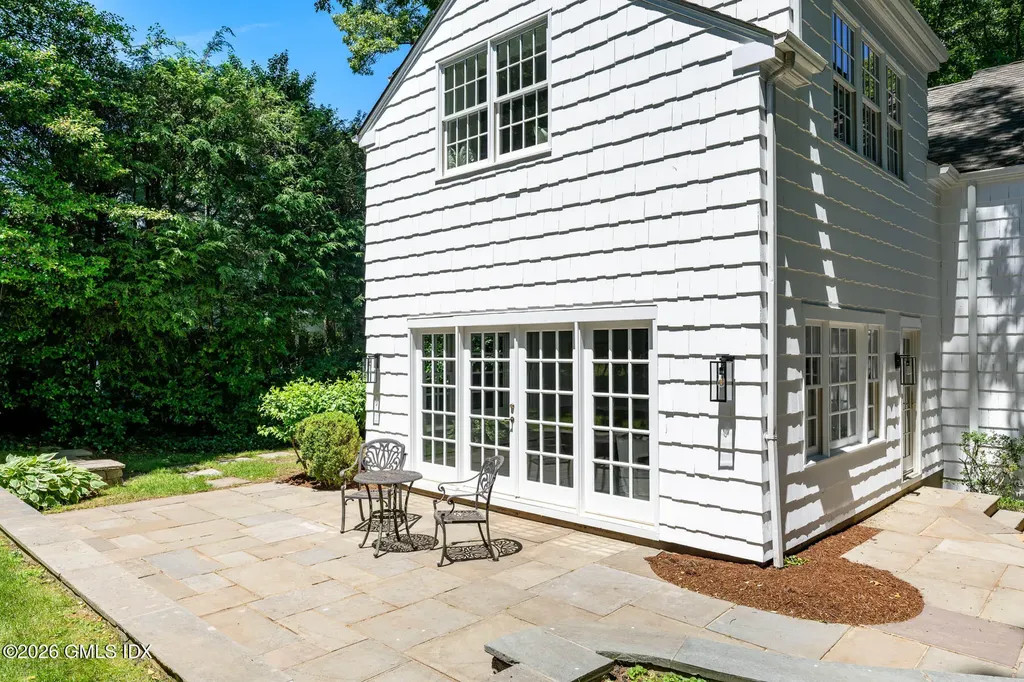 18 Owenoke Way Riverside CT 06878