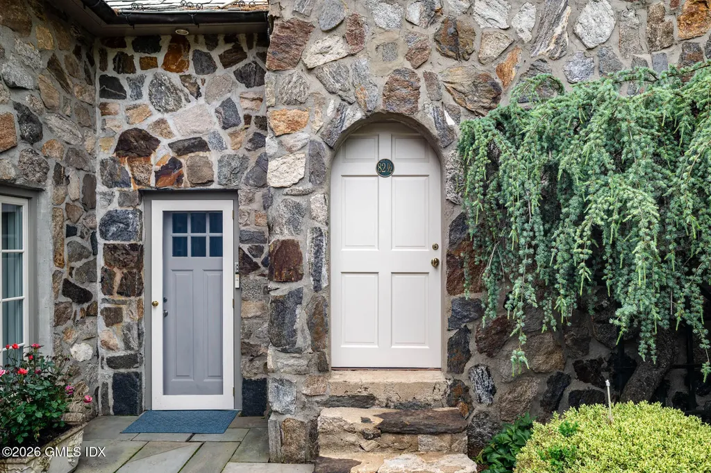 82 Arrowhead Way Darien CT 06820