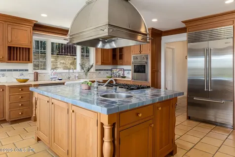 82 Arrowhead Way Darien CT 06820