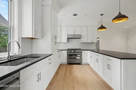 15 Shorelands Place Old Greenwich CT 06870