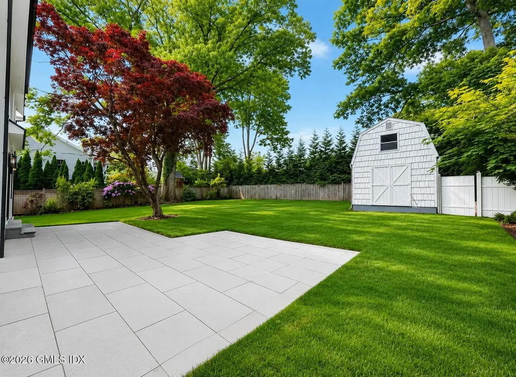 20 Old Wagon Road Old Greenwich CT 06870