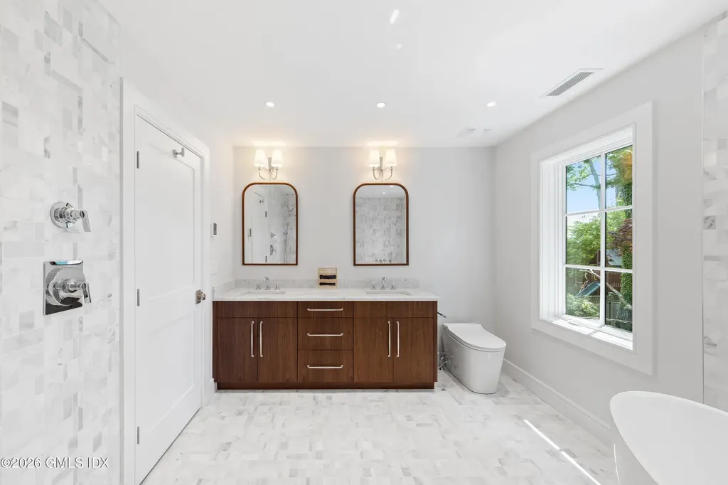 20 Old Wagon Road Old Greenwich CT 06870