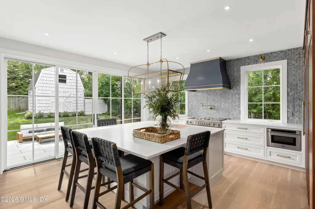 20 Old Wagon Road Old Greenwich CT 06870