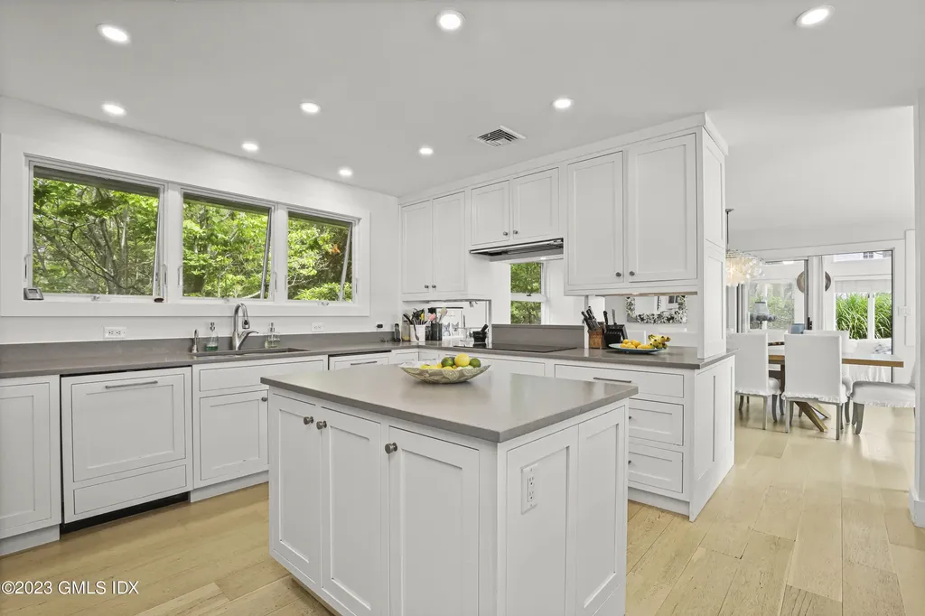 22 Northway Old Greenwich CT 06870