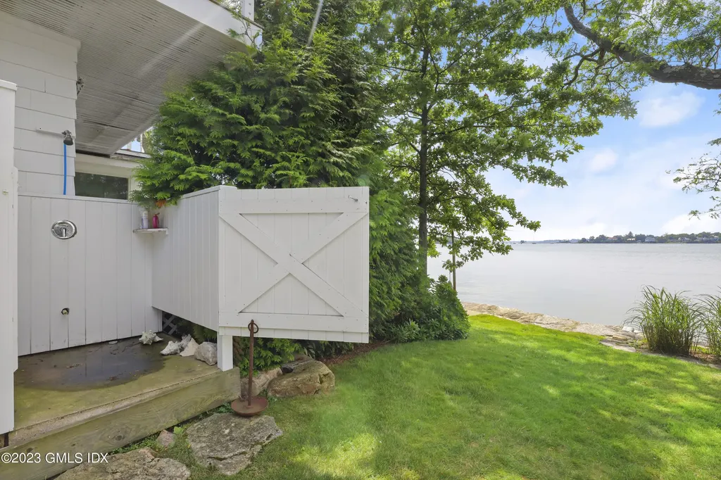 22 Northway Old Greenwich CT 06870