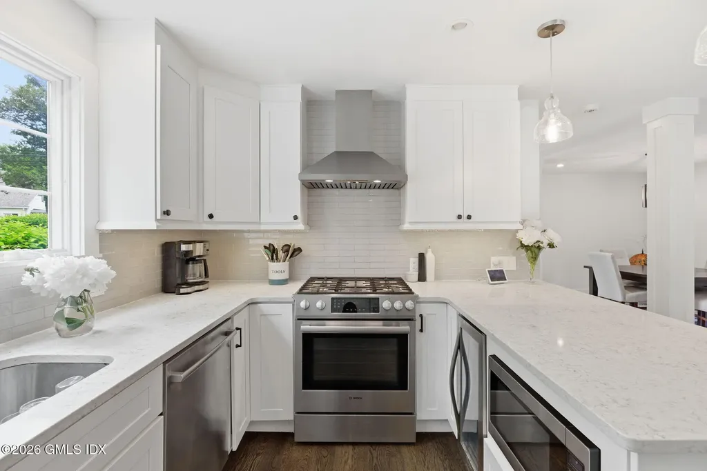 14 Neil Lane Riverside CT 06878