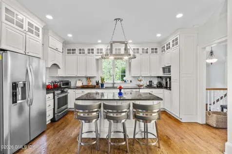 8 Highview Avenue Old Greenwich CT 06870