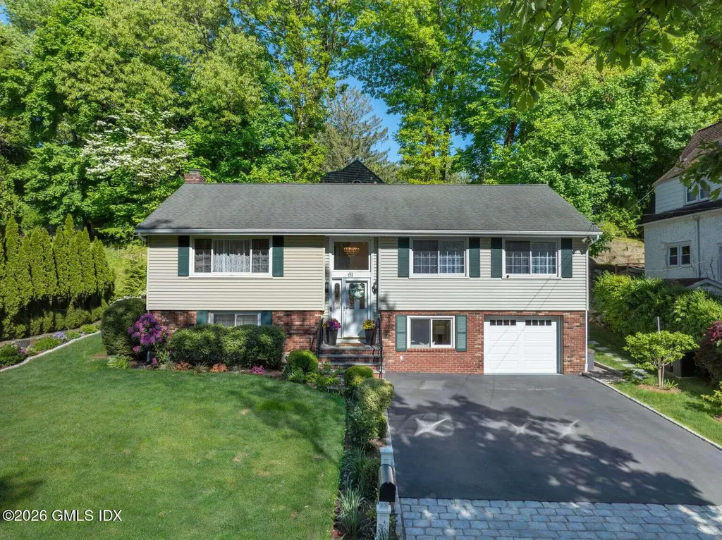 61 Center Drive Old Greenwich CT 06870