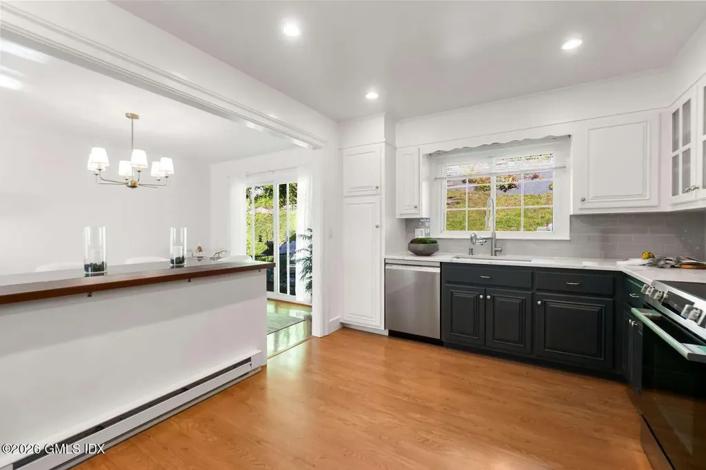 61 Center Drive Old Greenwich CT 06870
