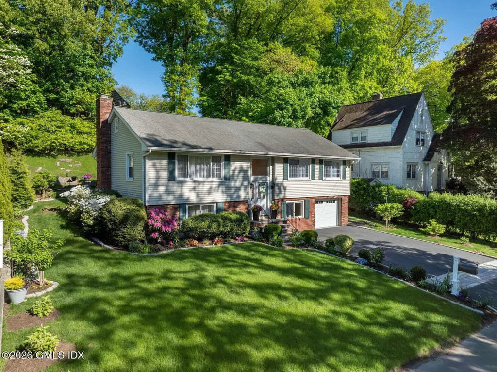61 Center Drive Old Greenwich CT 06870