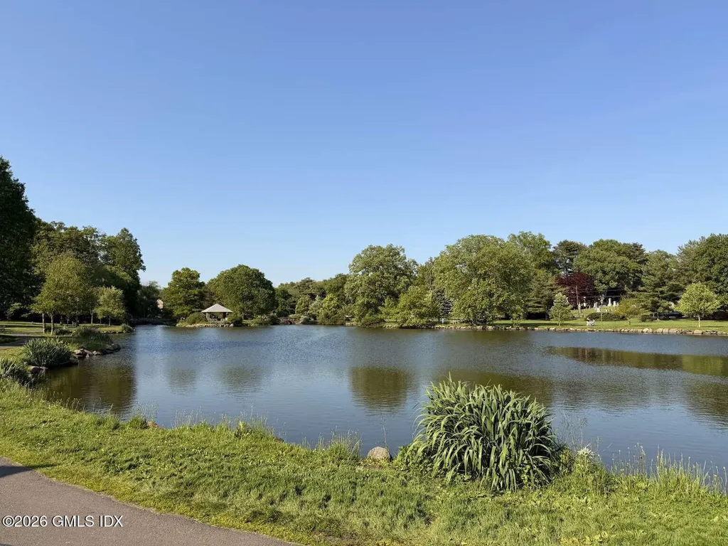 61 Center Drive Old Greenwich CT 06870