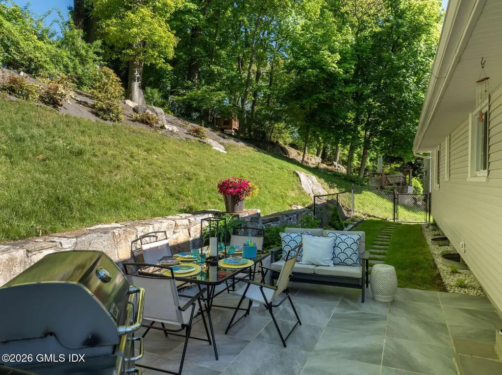 61 Center Drive Old Greenwich CT 06870
