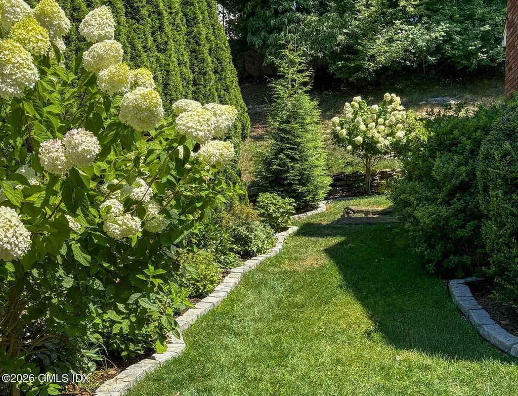 61 Center Drive Old Greenwich CT 06870