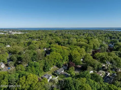 61 Center Drive Old Greenwich CT 06870