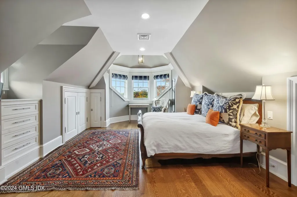 16 Indian Point Lane Riverside CT 06878
