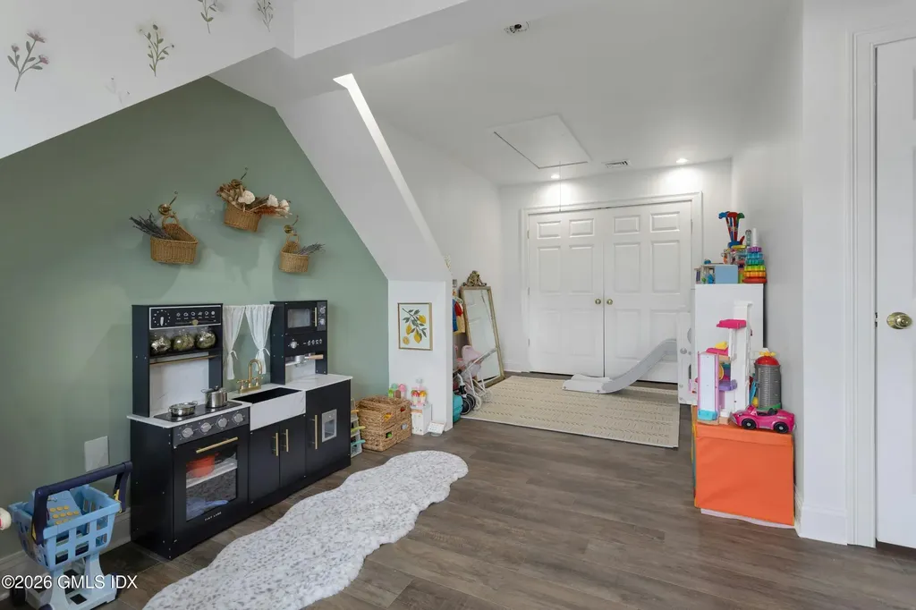 39 Maple Tree Avenue Stamford CT 06906