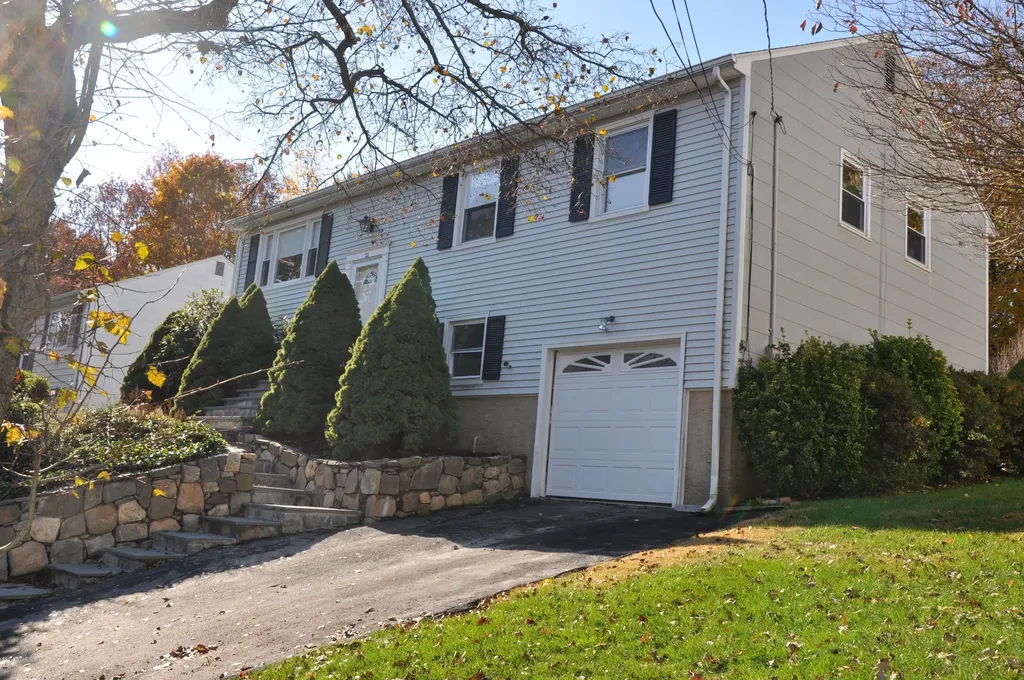 22 Essex Road Greenwich CT 06831