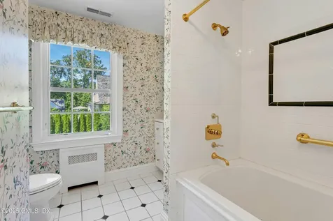 40 Willowmere Circle Riverside CT 06878