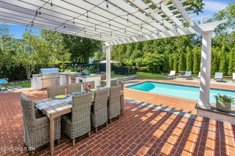 40 Willowmere Circle Riverside CT 06878