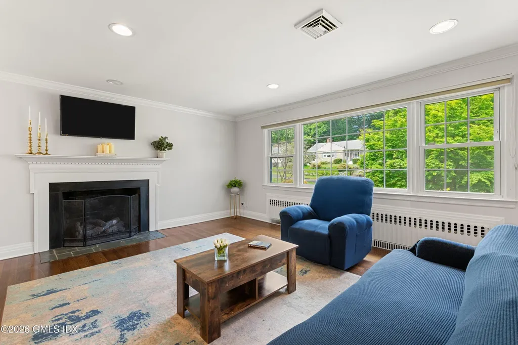 53 Hunt Terrace Greenwich CT 06831