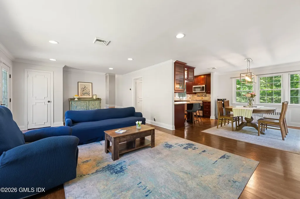 53 Hunt Terrace Greenwich CT 06831