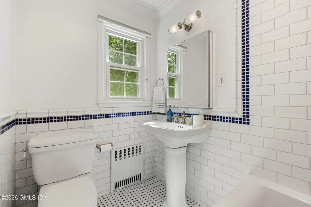 53 Hunt Terrace Greenwich CT 06831