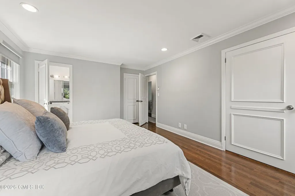 53 Hunt Terrace Greenwich CT 06831