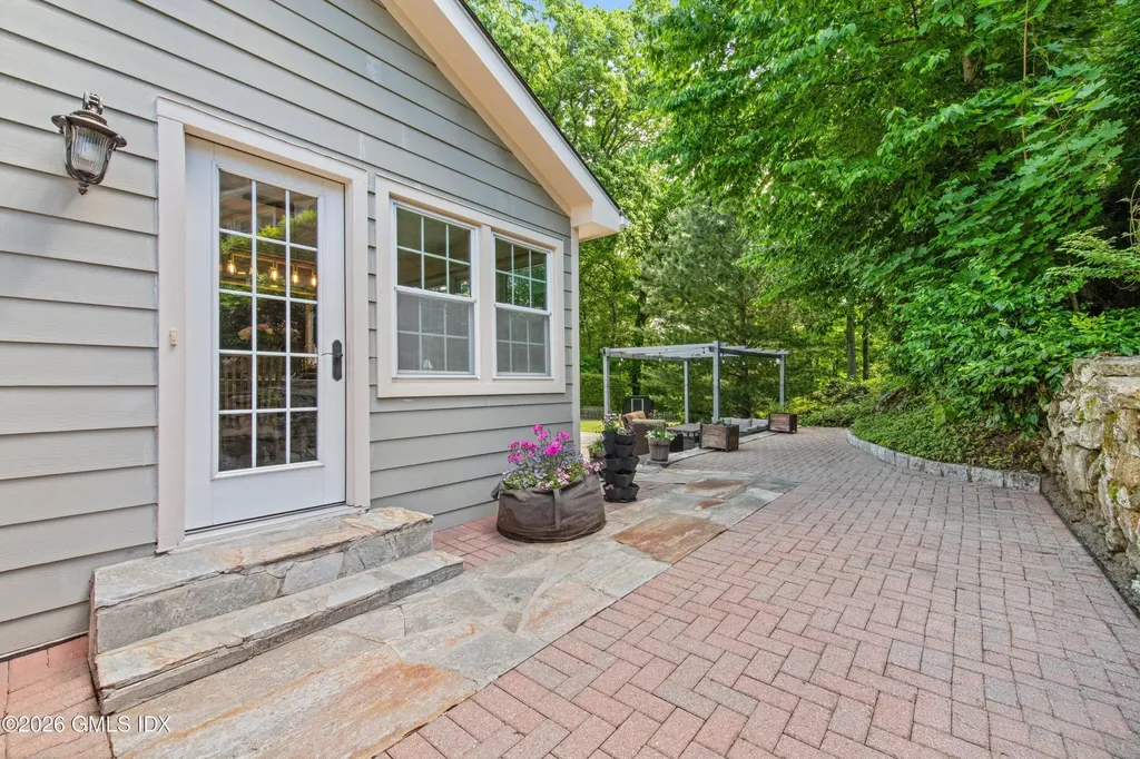 53 Hunt Terrace Greenwich CT 06831