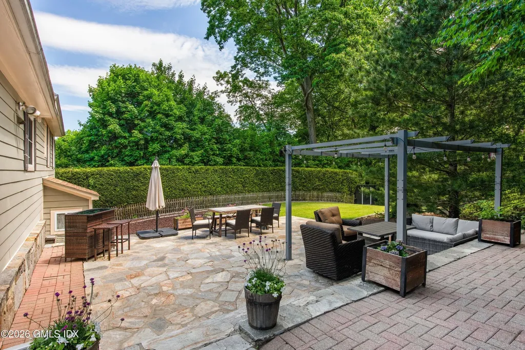 53 Hunt Terrace Greenwich CT 06831