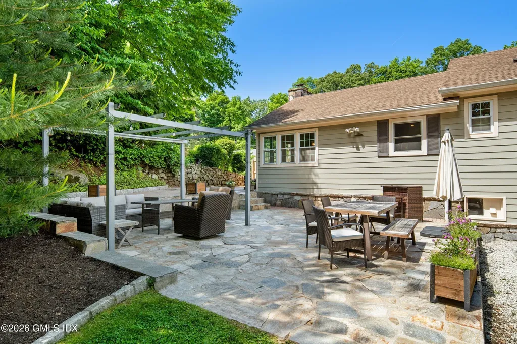53 Hunt Terrace Greenwich CT 06831