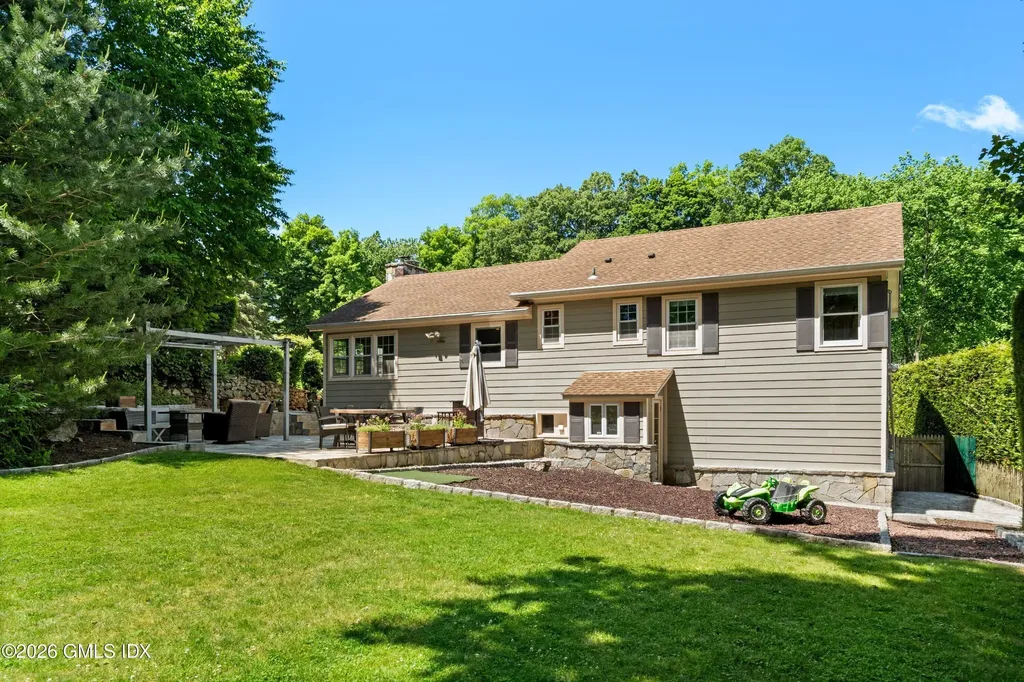 53 Hunt Terrace Greenwich CT 06831