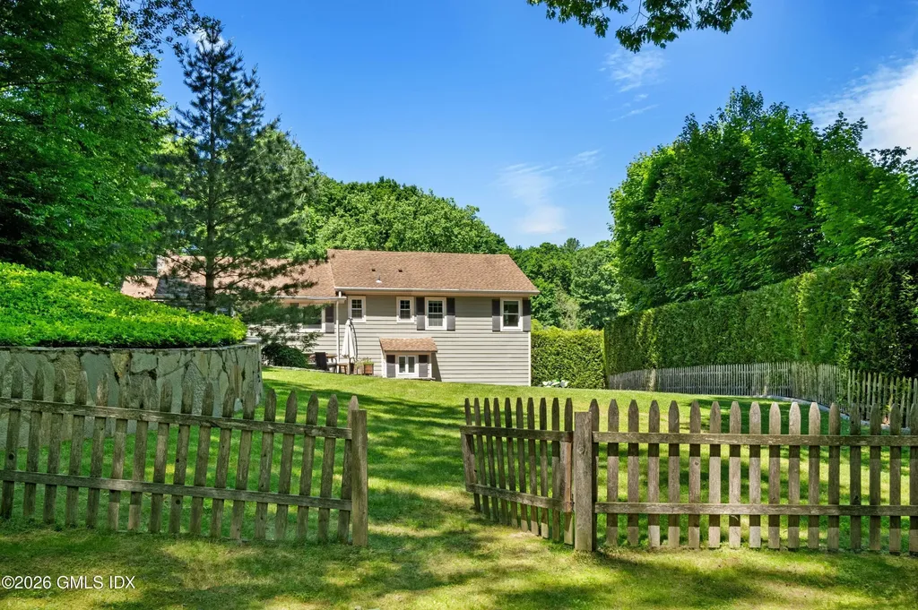 53 Hunt Terrace Greenwich CT 06831