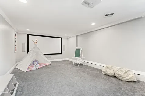 53 Hunt Terrace Greenwich CT 06831