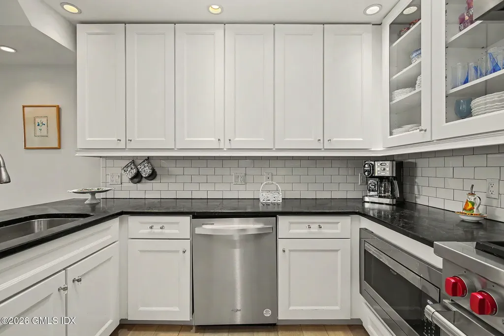 77 Havemeyer Lane Stamford CT 06902