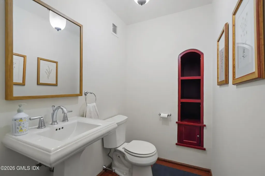 2 Wahneta Road Old Greenwich CT 06870