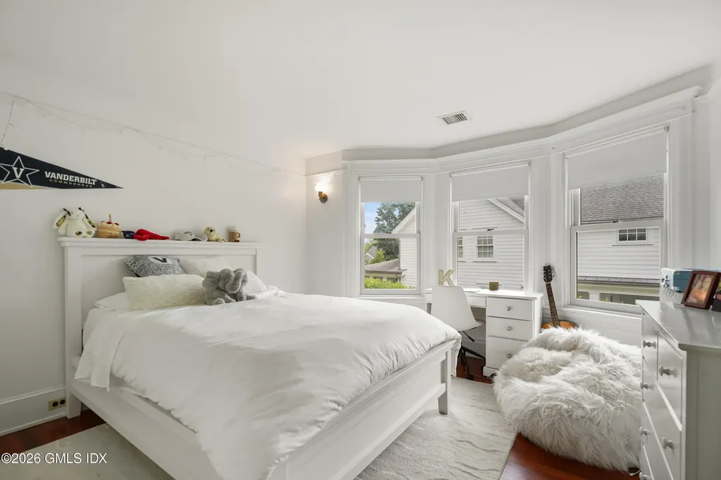 2 Wahneta Road Old Greenwich CT 06870