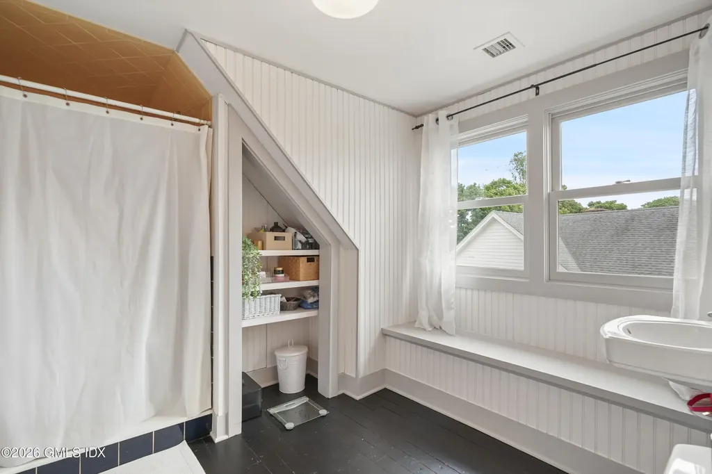 2 Wahneta Road Old Greenwich CT 06870