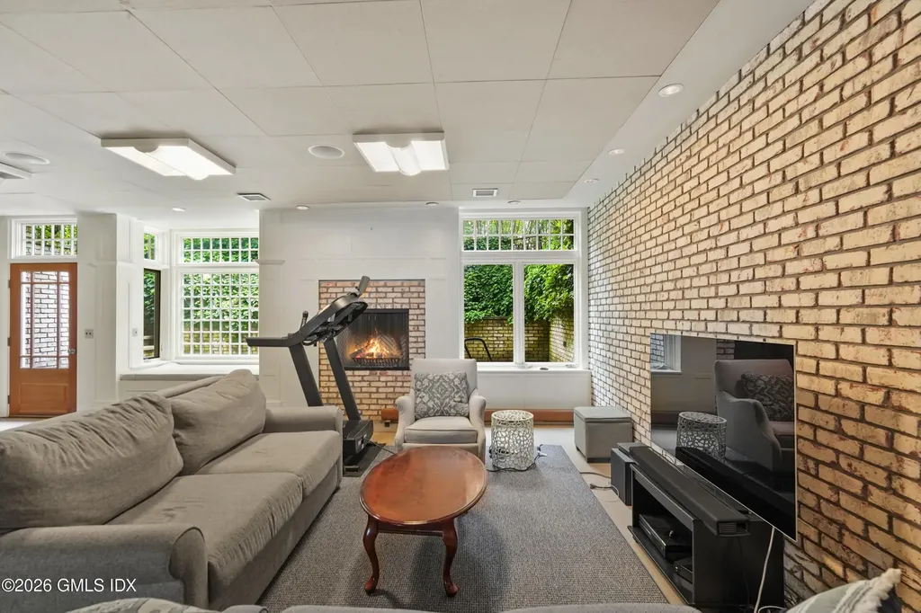 2 Wahneta Road Old Greenwich CT 06870