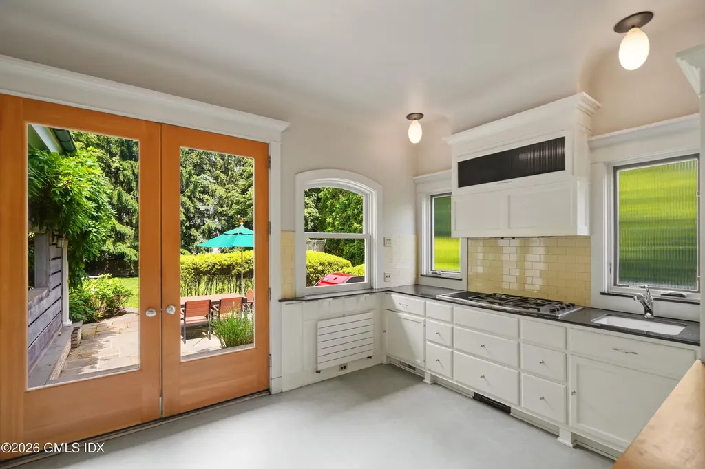 2 Wahneta Road Old Greenwich CT 06870
