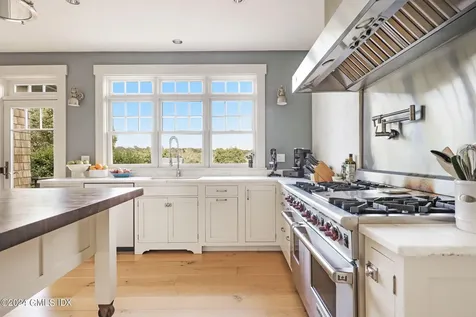 27 Cognewaugh Road Cos Cob CT 06807
