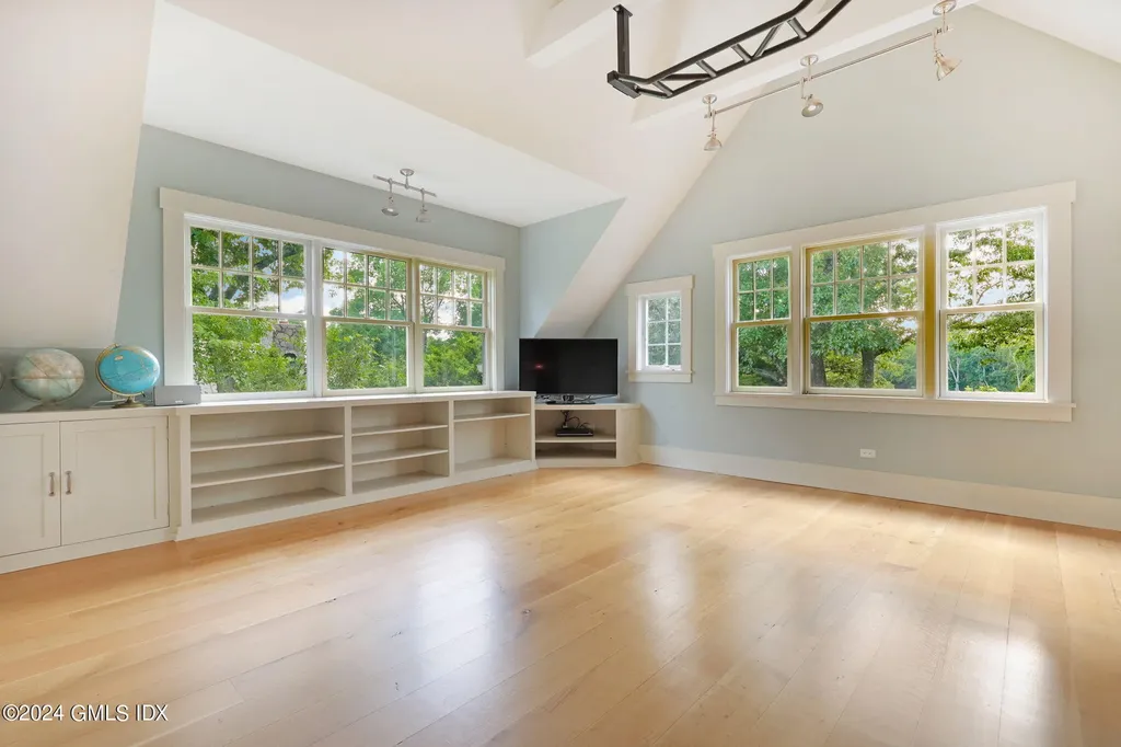 27 Cognewaugh Road Cos Cob CT 06807