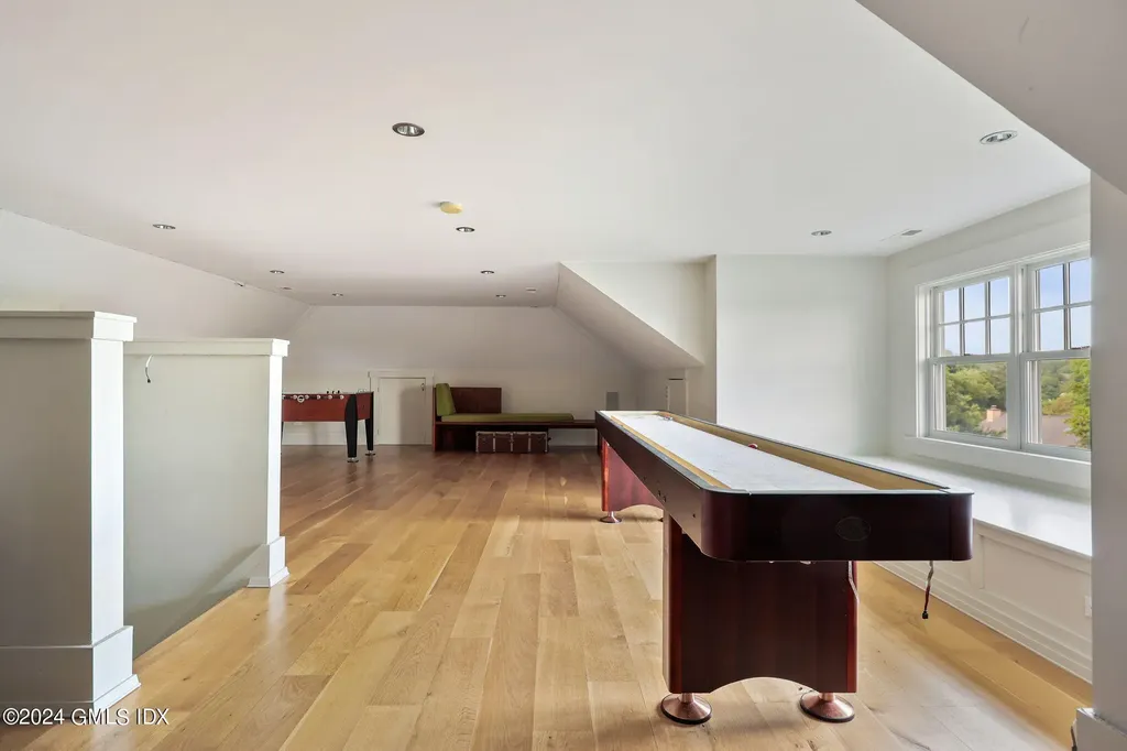 27 Cognewaugh Road Cos Cob CT 06807