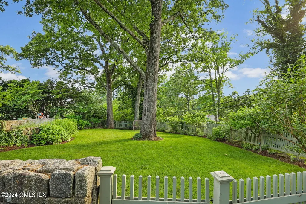 27 Cognewaugh Road Cos Cob CT 06807