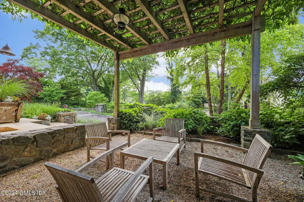 27 Cognewaugh Road Cos Cob CT 06807