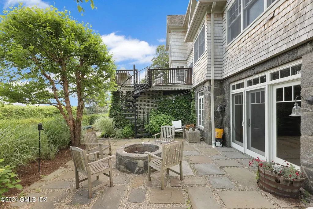 27 Cognewaugh Road Cos Cob CT 06807