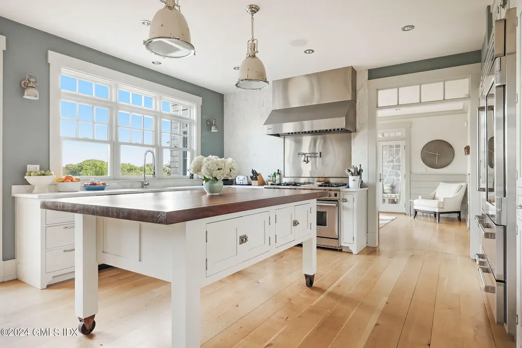 27 Cognewaugh Road Cos Cob CT 06807
