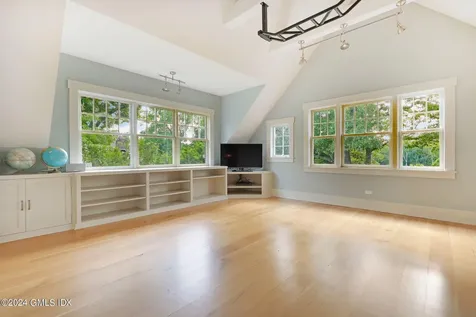 27 Cognewaugh Road Cos Cob CT 06807