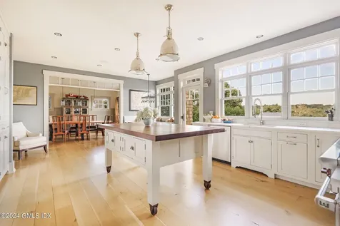 27 Cognewaugh Road Cos Cob CT 06807