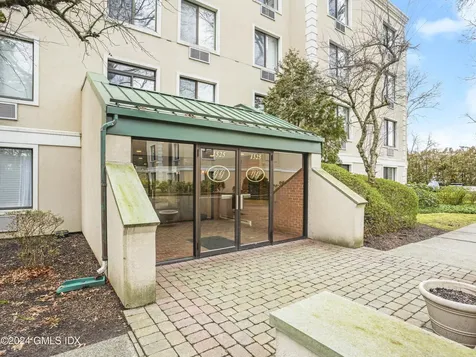 1525 E Putnam Avenue Old Greenwich CT 06870